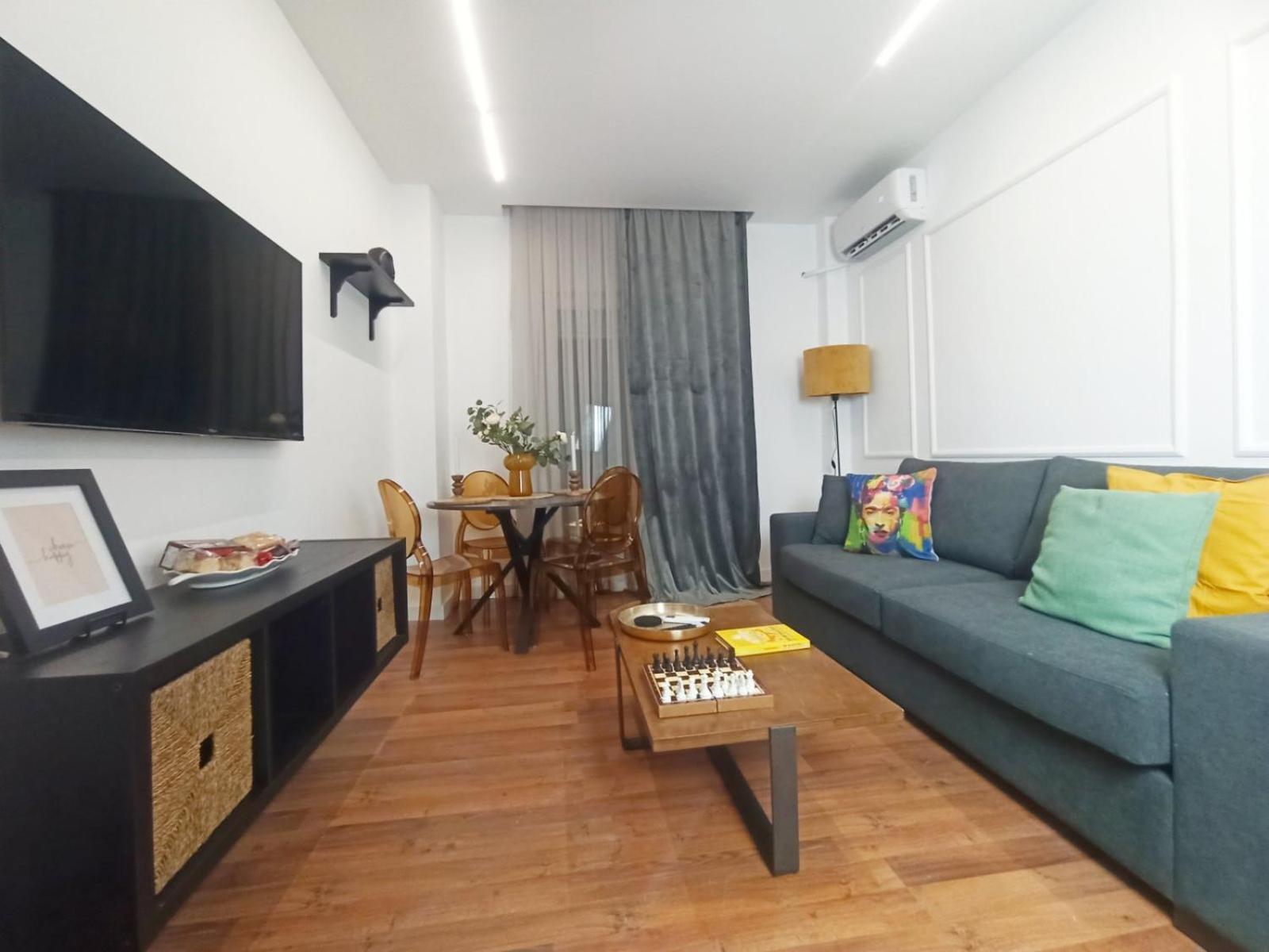 Down Town Luxurious Apartments 6 อเล็กซานโดรโพลิส ภายนอก รูปภาพ